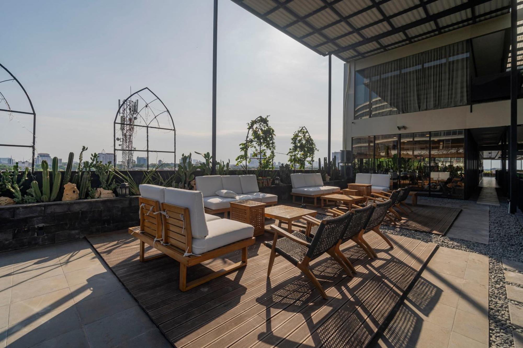 Stay.Vie Hotel Surabaja Zewnętrze zdjęcie