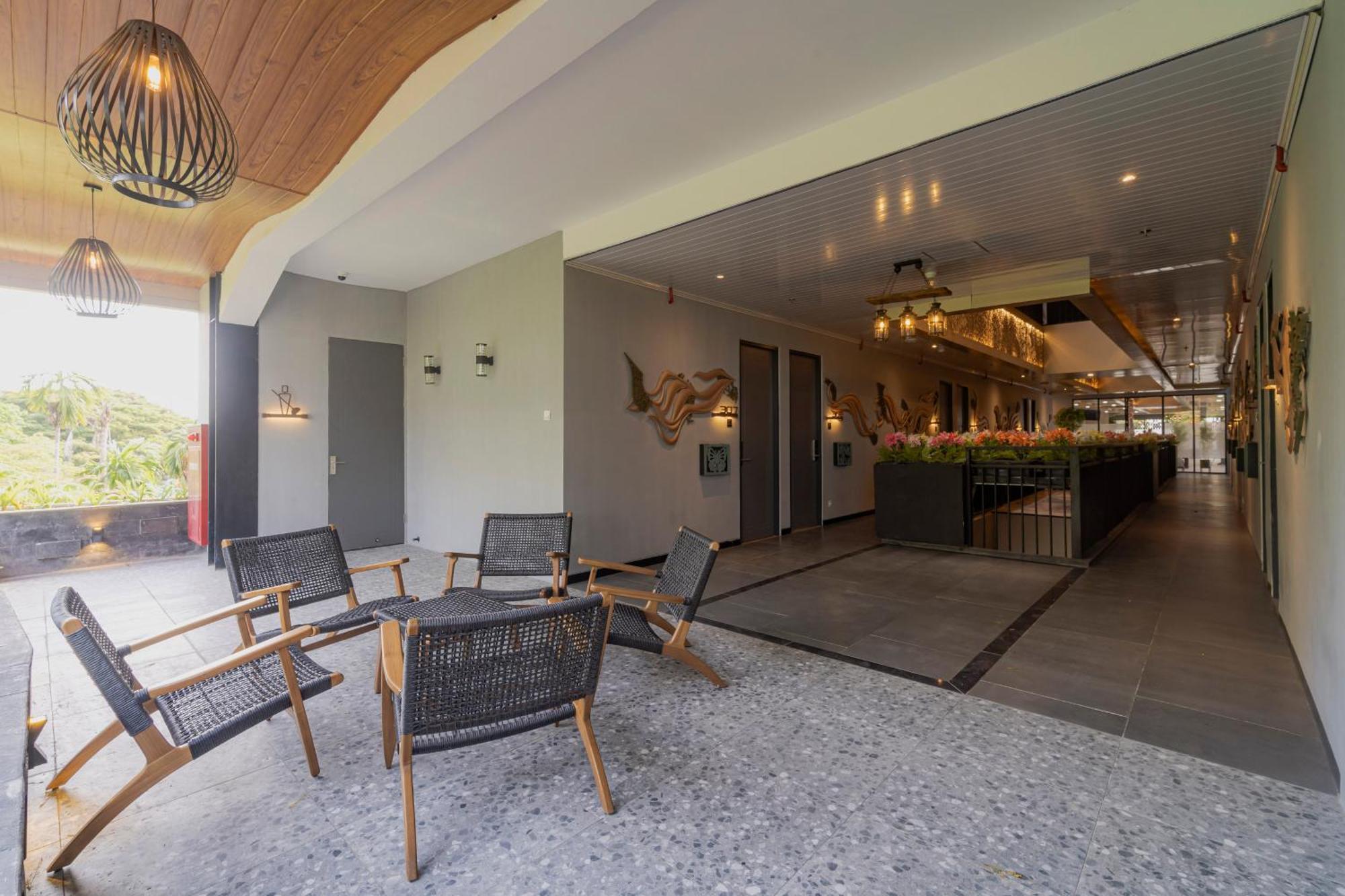Stay.Vie Hotel Surabaja Zewnętrze zdjęcie