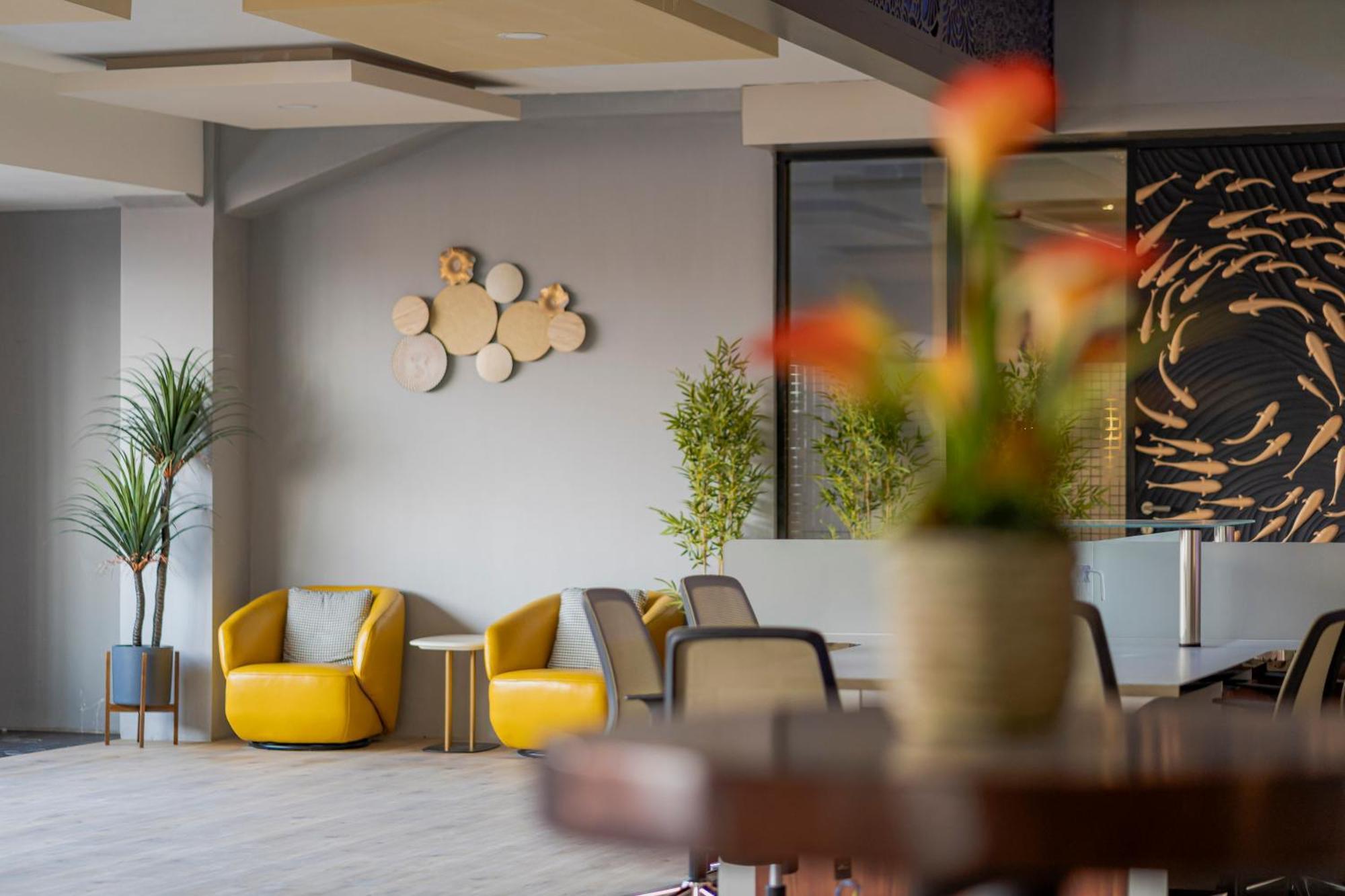 Stay.Vie Hotel Surabaja Zewnętrze zdjęcie