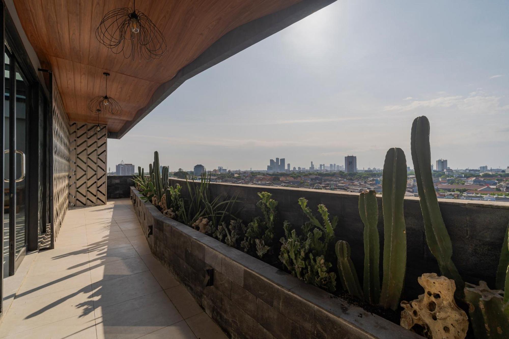 Stay.Vie Hotel Surabaja Zewnętrze zdjęcie